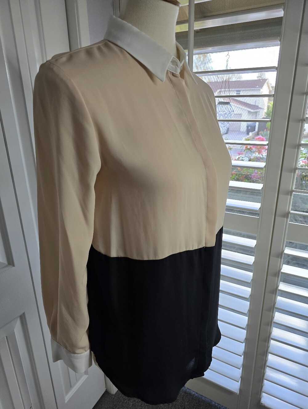 ZARA BASIC Colorblock Button-Front Blouse in Beige & Black, White Collar & Cuffs - Picture 6 of 12